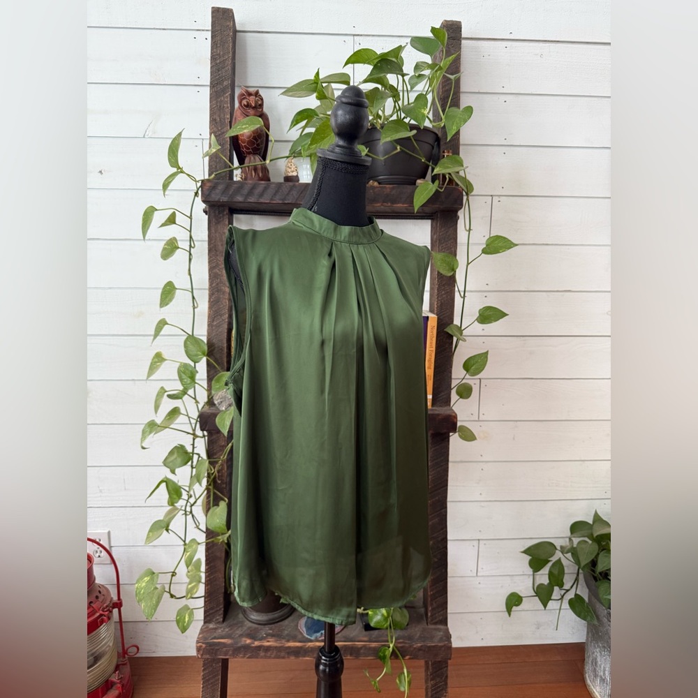 Elementz Lush Olive Green Pleated Blouse with Keyhole Backing - Picture 14 of 16